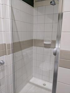 Koupelna v ubytování Tolarno Hotel