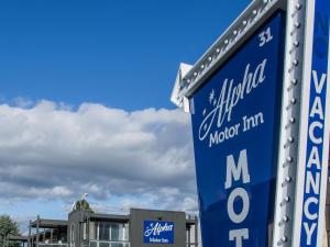 a sign for a motor inn in front of a building at Alpha Motor Inn in Palmerston North