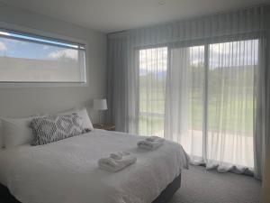 Postel nebo postele na pokoji v ubytování ValleyView Wanaka