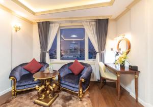 Posezení v ubytování Queen T&T Dalat Hotel