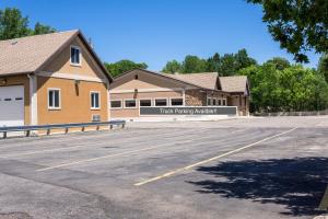 a parking lot in front of a building at Red River Inn Silt - Rifle in Silt