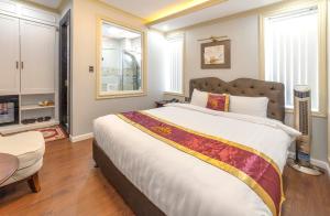 Postel nebo postele na pokoji v ubytování Queen T&T Dalat Hotel