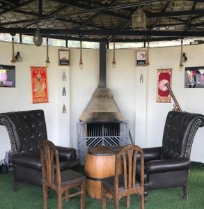 Posezení v ubytování Icebergs Mussoorie - A Boutique stay and 24 hrs roof top cafe