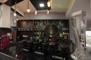 Lounge nebo bar v ubytování Icebergs Mussoorie - A Boutique stay and 24 hrs roof top cafe
