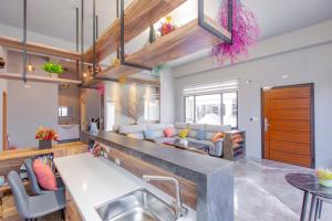 Uma área de estar em Huayu Homestay