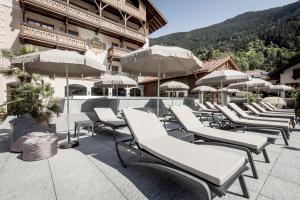Nespecifikovaný výhled na hory nebo výhled na hory při pohledu z hotelu