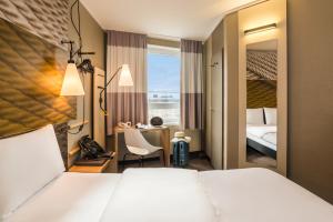 Postel nebo postele na pokoji v ubytování ibis Heidelberg Hauptbahnhof