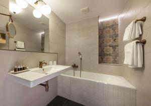 Vannituba majutusasutuses EFI SPA Hotel Superior & Pivovar