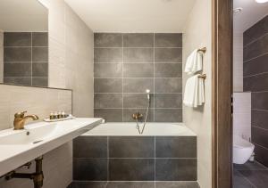 Vannituba majutusasutuses EFI SPA Hotel Superior & Pivovar