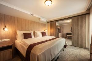Voodi või voodid majutusasutuse EFI SPA Hotel Superior & Pivovar toas