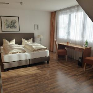 Lova arba lovos apgyvendinimo įstaigoje Hotel Weinhaus Hoff