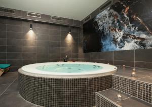 Vannituba majutusasutuses EFI SPA Hotel Superior & Pivovar