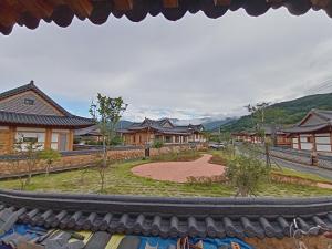 山景或在旅馆看到的山景