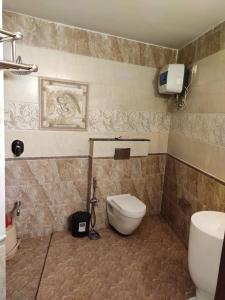 Hillcrest Metro tesisinde bir banyo