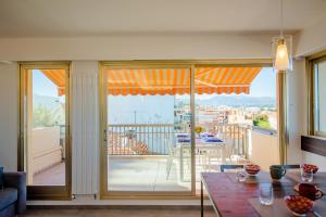 Foto de la galería de High Standing with Incredible Old Antibes and Sea views en Antibes