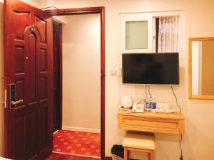 TV a/nebo společenská místnost v ubytování Hotel Bao Duy