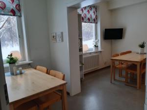 TV a/nebo společenská místnost v ubytování Piteå Vandrarhem
