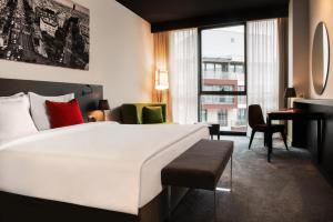 Voodi või voodid majutusasutuse Crowne Plaza Podgorica by IHG toas
