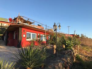 a red house with plants in front of it at HRlos Piratas - Ferien Haus La Palma - GOOD WLAN !! in Tijarafe