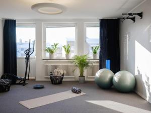 Fitness centrum a/nebo fitness zařízení v ubytování Norrland YMCA Hostel Umeå