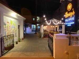 an empty street at night with a pizza place at Henry's Place in Calangute