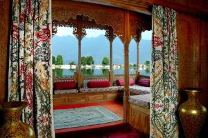 Gallery image of WelcomHeritage Gurkha Houseboats in Srīnagar