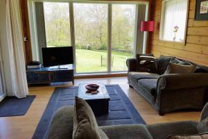 Gallery image of Luxurious lodge, Hot tub at Rudyard Lake, couples or small family in Rudyard