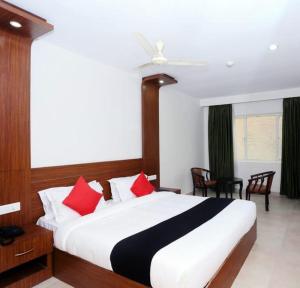 Säng eller sängar i ett rum på The South Gate By WB Economy, Trivandrum