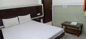 Postel nebo postele na pokoji v ubytování Hotel Su Shree Continental Dx Near New Delhi Railway Station