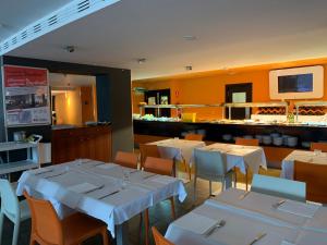 Restoranas ar kita vieta pavalgyti apgyvendinimo įstaigoje Apartamentos La Solana