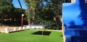 CASA CON JARDÍN A 35 METROS DE LA PLAYA. BR. ping-pongozási lehetőségei