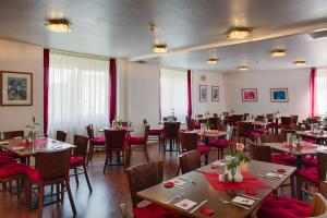 Restaurace v ubytování Comfort Hotel Bernau + 8 fotografií