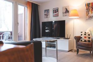 Televiisor ja/või meelelahutuskeskus majutusasutuses Balmas Paradies-perfect family home
