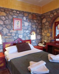 سرير أو أسرّة في غرفة في فندق Symbola Oludeniz Beach