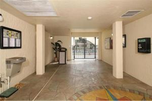 Фитнес-центр и/или тренажеры в Siesta Key Escape Ground Floor Steps to Heated Pool and Free Trolley