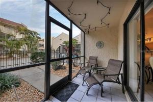 Балкон или терраса в Siesta Key Escape Ground Floor Steps to Heated Pool and Free Trolley