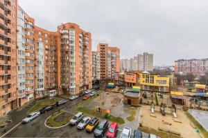 Zdjęcie z galerii obiektu Комфортная двухкомнатная квартира возле метро Академгородок w Kijowie
