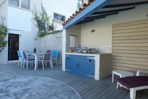 a patio with a table and chairs on a deck at Très bel appartement (40m²) avec piscine privative in Perpignan