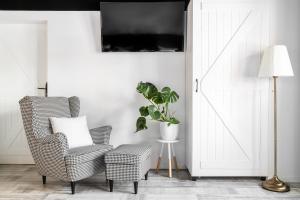 TV a/nebo společenská místnost v ubytování APARTAMENTY DVOOR1924