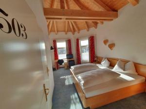 Postel nebo postele na pokoji v ubytování Hotel Oberwirt Wangen