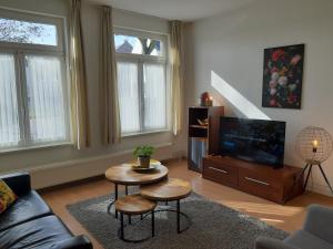 En tv och/eller ett underhållningssystem på B&B Appartementen Engelenhof