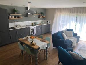 Kuchyň nebo kuchyňský kout v ubytování Cotswold Lodge