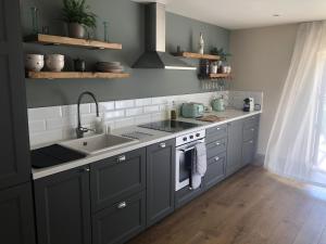 Kuchyň nebo kuchyňský kout v ubytování Cotswold Lodge