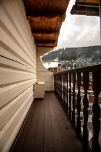 Balkón nebo terasa v ubytování Dovbushanka Hotel
