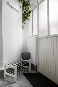 a room with a bench next to a door at 4Seasons in Sajmište +1 photo