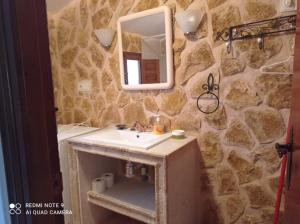 Ett badrum på Casa Rural Los Pinos n5 de Riópar.