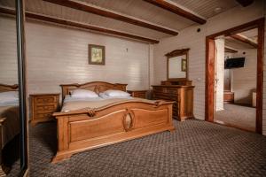 Postel nebo postele na pokoji v ubytování Dovbushanka Hotel + 34 fotografií