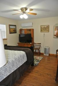 Gallery image of Rustic Red River Retreat in Vernon +8 photos
