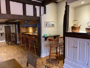 Η κουζίνα ή μικρή κουζίνα στο The Bull Inn