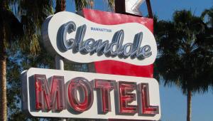 Motel 6 Glendale CA Pasadena Burbank Los Angeles的证书、奖牌、标识或其他文件